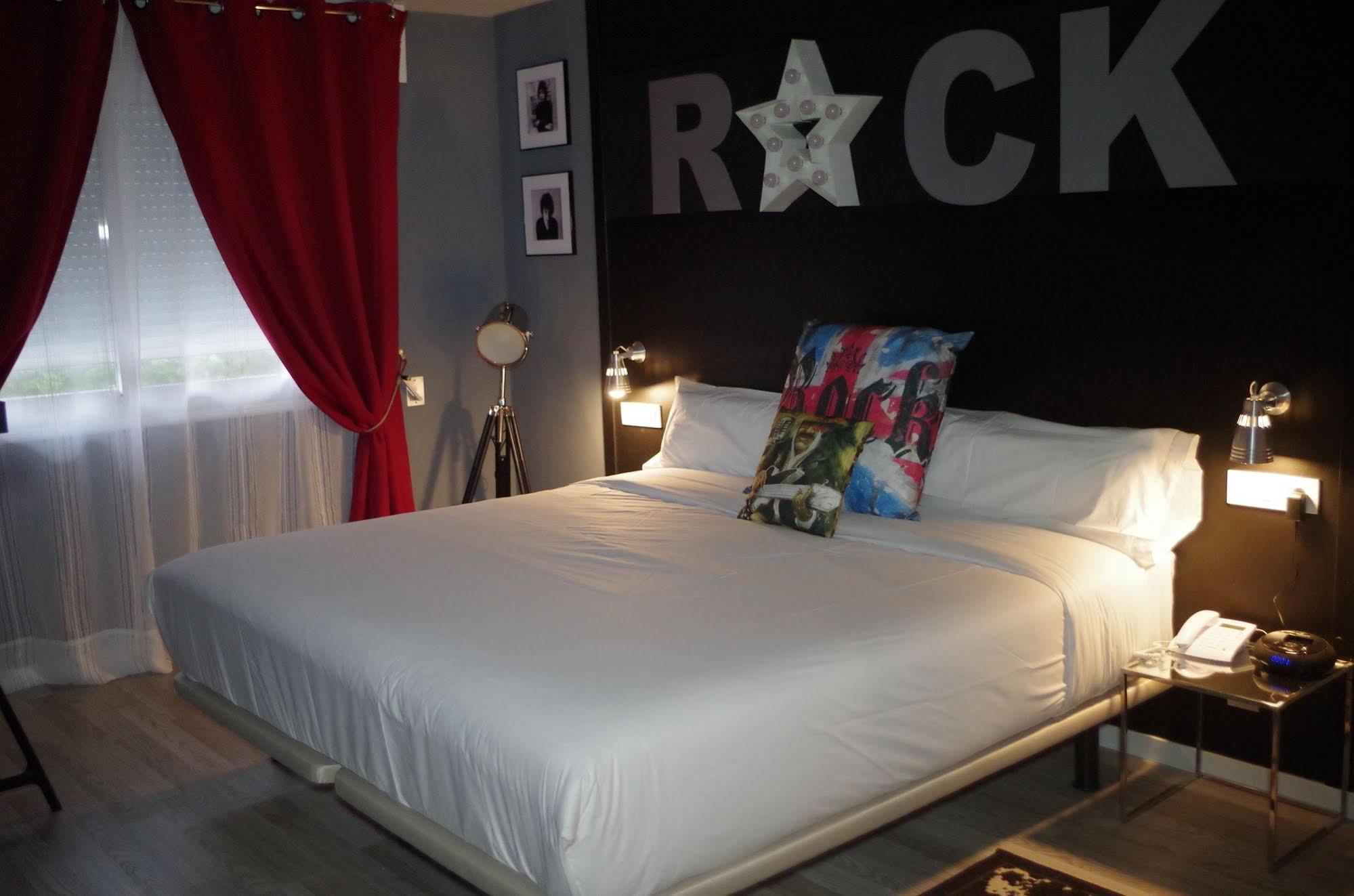 Hotel Apartamentos Rock Star Табоадела Экстерьер фото
